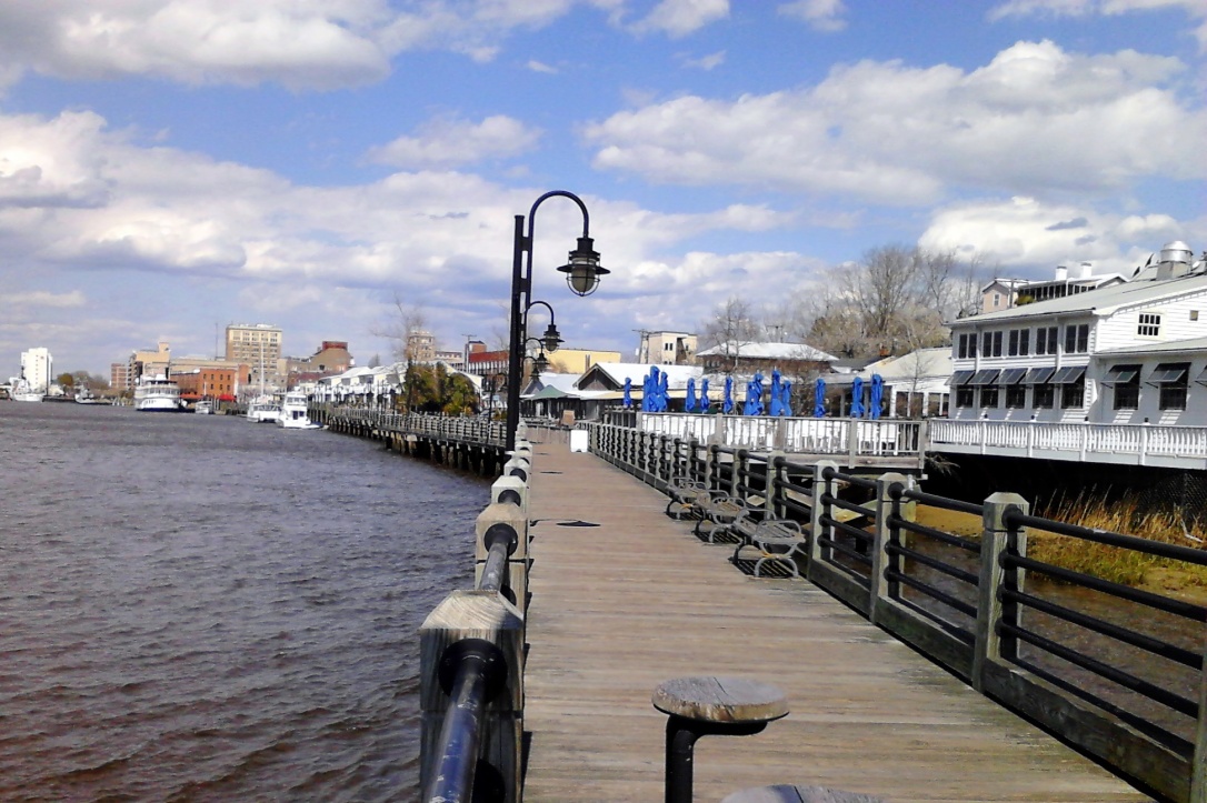 Wilmington_Riverwalk_and_downtown